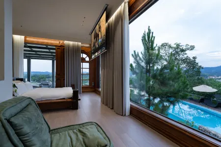 Floral Hotel·Wuyi Shandu Ancient Ship Wood Hot Spring Hotel Отели рядом с достопримечательностью «Huangjiali Ancient Trees»