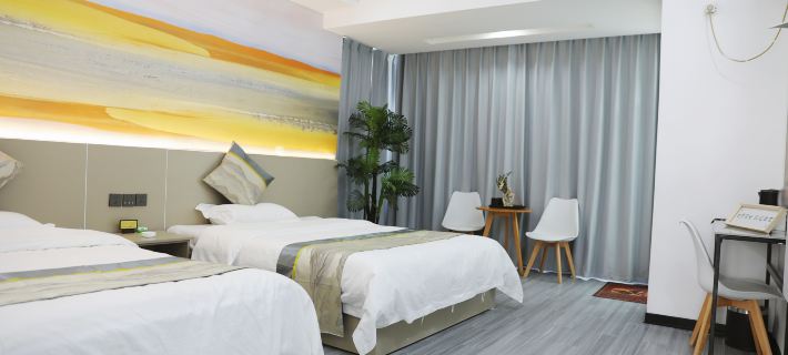 โรงแรมอัจฉริยะจิ่วเทียนฮอลิเดย์ (โรงพยาบาลประชาชนแห่งแรก หลงหนาน) โรงแรมในหลงหนาน