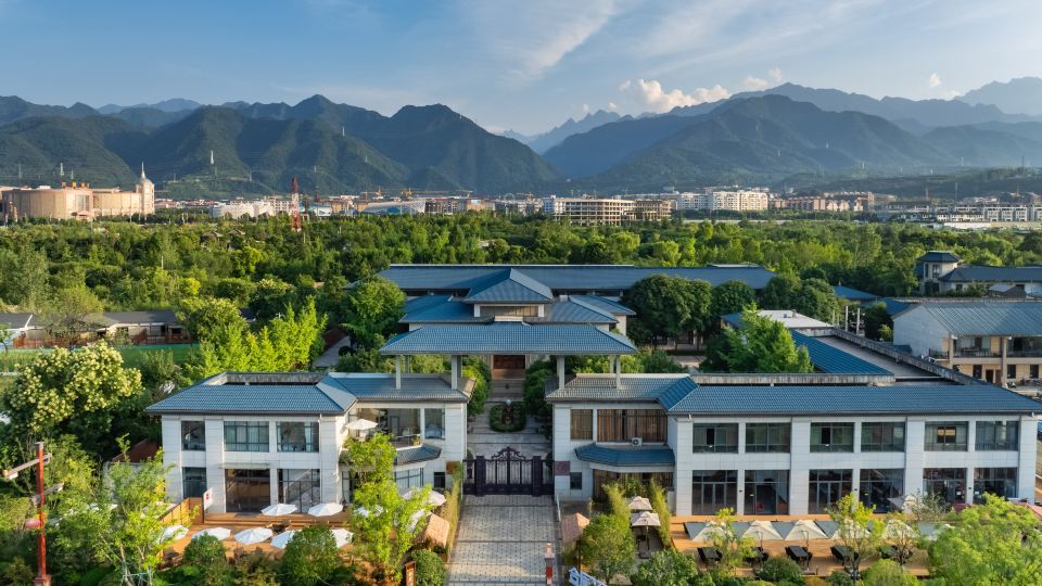 Huatai Hechen Mountain Lodge (Taibai Mountain Tang Town)