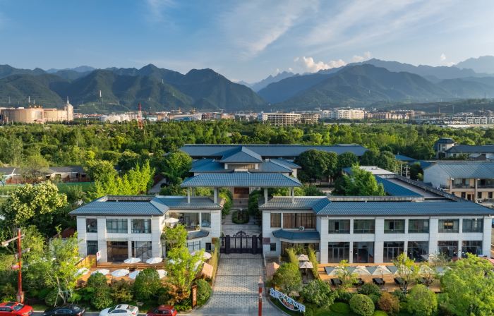 Huatai Hechen Mountain Lodge (Taibai Mountain Tang Town)