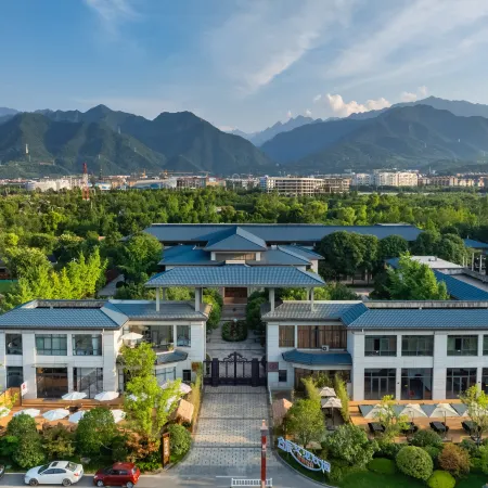 Huatai Hechen Mountain Lodge (Taibai Mountain Tang Town)