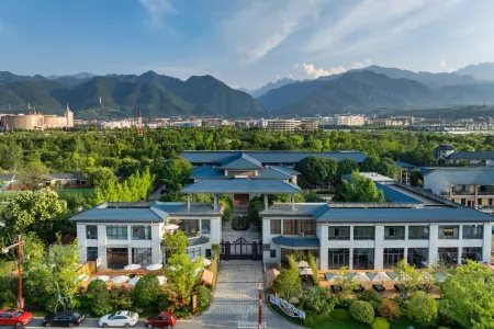 Huatai Hechen Mountain Lodge (Taibai Mountain Tang Town) Отели рядом с достопримечательностью «Eye of Mount Taibai»