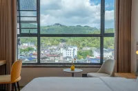 Homeinn Plus Hotel (Zhangjiajie Shiqu Ziwu Road) Hotel di Zhangjiajie