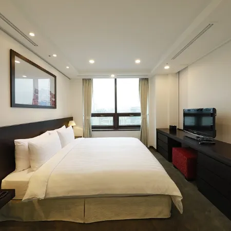 Orakai Insadong Suites Отели рядом с достопримечательностью «Торговый центр Tong-In Store»