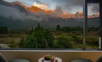 Lanxiu Snowmountain Boutique Hotel