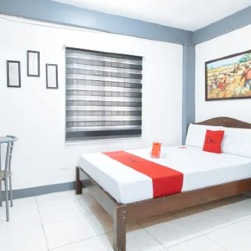 RedDoorz @ A&F C5 Pinagsama Taguig Hotels near Philippine Veterans Museum