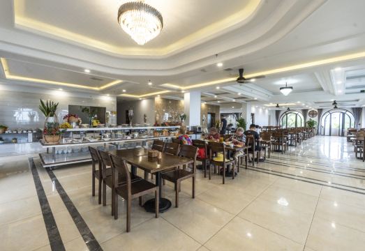 마리스 비치 호텔 수영장 및 전망