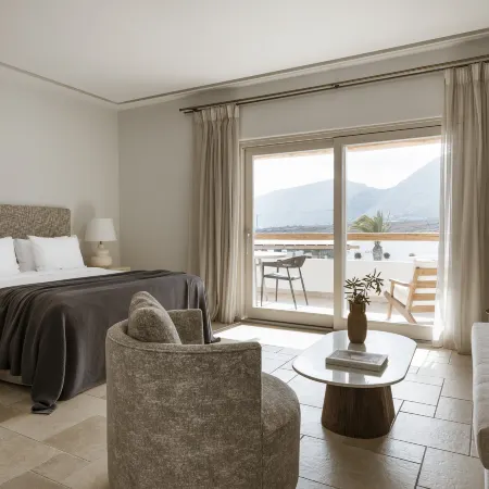 AMĀRIA Beach Resort by NOMÉE Hospitality Group Отели рядом с достопримечательностью «Пляж Монолитос»