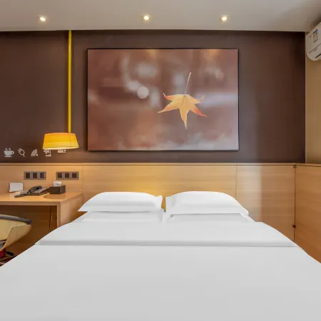 IU Hotel(Xinzhou Bus terminal High speed port)