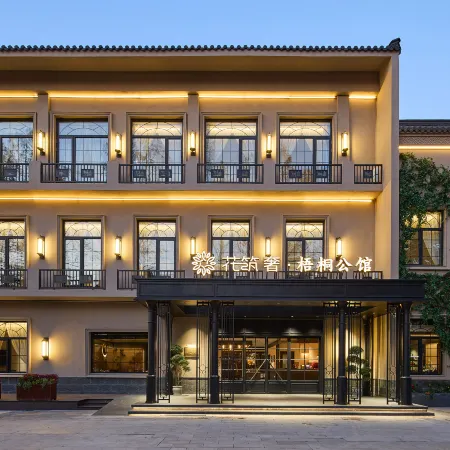 Floral Lux Hotel·Wutong Hotel(Zhongshan Mausoleum) Отели рядом с достопримечательностью «Дворц Мэйлин»