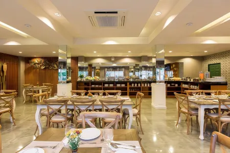 Harmonize Hotel Chiang Mai Отели рядом с достопримечательностью «Wat Don Chan»