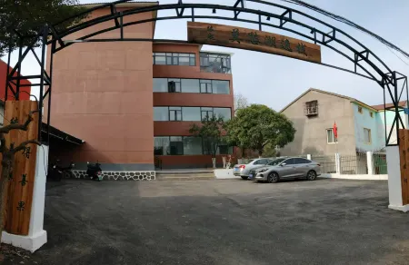 Yuanqi · Mochou Lake Lodge Отели рядом с достопримечательностью «Xianling Mausoleum»