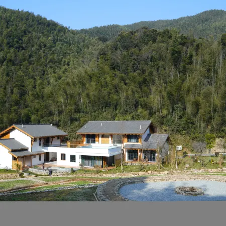 White Narcissus Scenic Spot Mountain Creek Stacking Accommodation