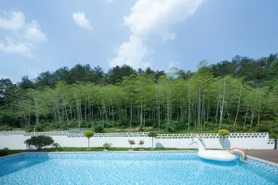 Anjilinye Santorini Pure White Wind Garden Beautiful Stay 안지 허화산 래프팅 서비스 센터 주변 호텔