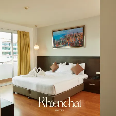 Rhienchai Place Hotel Отели рядом с достопримечательностью «Храм Пхотхавас»