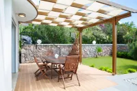 BD4123 5Bedroomed Villa with Pool and Sea View