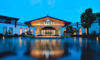 Slender West Lake Hot Spring Resort Yangzhou
