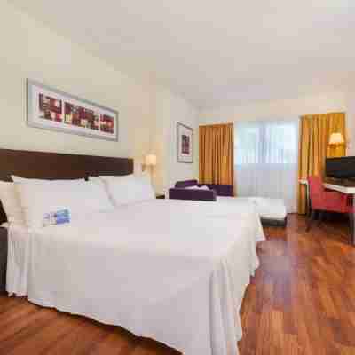 Hotel Port Feria Valencia Rooms
