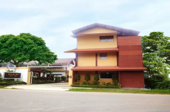 Coconut Home Resort Hotels in Bang Khonthi