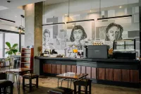 S 2 Modern Boutique Hotel - breakfast
