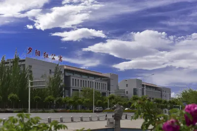 Jiayuguan Sunset Red Apartment (Grand Theater Store) Hotels in Jiayuguan