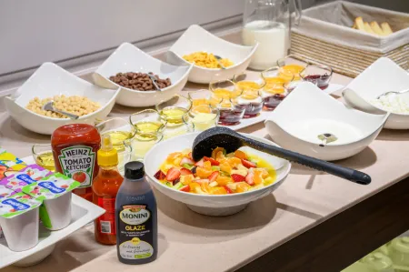 Consti Hotel Tashkent Отели рядом с достопримечательностью «Kholid Ibn Valid Mosque»