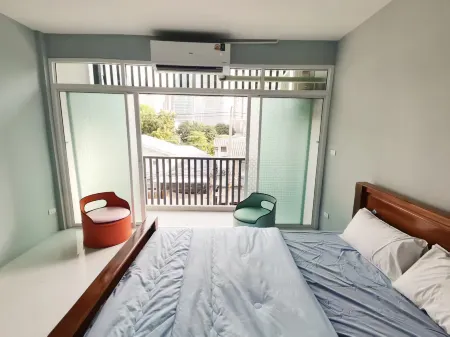 MOMOYAHOUSE Отели рядом с достопримечательностью «Wat Mai Phiren»