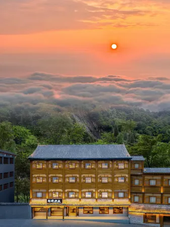 25 Wuyaling, Wudang Mountain Scenic Area, Wudang Road, Danjiangkou City, Hubei Province, China Отели рядом с достопримечательностью «Langmei Temple»