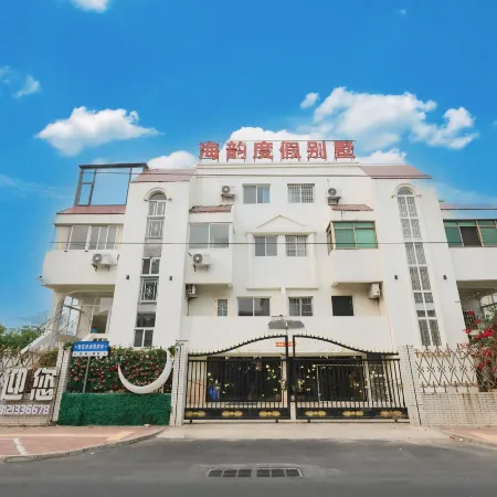 Haiyun Holiday Villa (Beihai International Passenger Port Qiaogang Style Street Store)