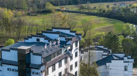 Sun Moon Villa Art Lodge (Qimen Black Tea Museum Store) Отели в г. Цимэнь