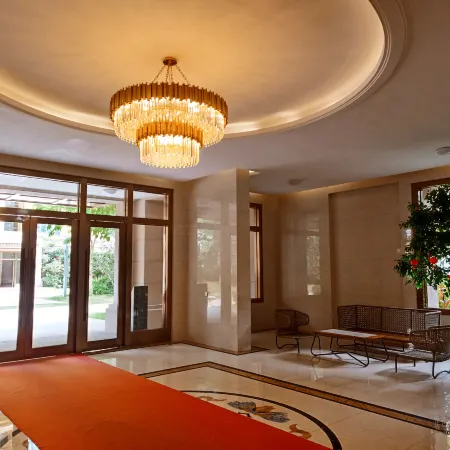 Binyue Chinese Inn Отели рядом с достопримечательностью «Жухайский конный корт»