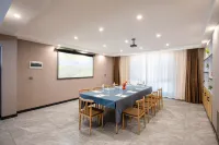 Zhaosu Chenyue Sunshine Hotel - parking