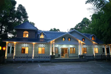 Lushan 1889 Inn (Lushan Cableway Lower Station Branch) Отели рядом с достопримечательностью «Shimen Mountain Stream»