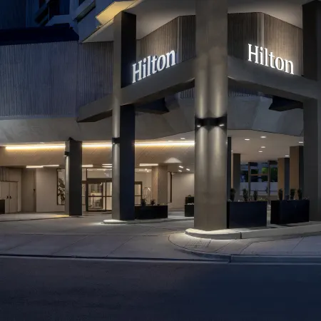 Hilton Arlington National Landing Отели рядом с достопримечательностью «Арлингтон-хаус»