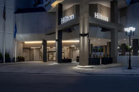 Hilton Arlington National Landing Отели рядом с достопримечательностью «Могила Неизвестного Солдата»