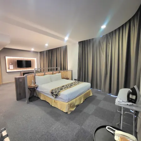 Roxy Hotel 3rd Mile