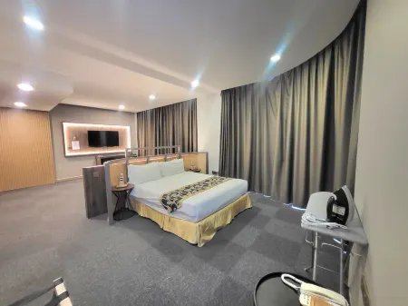Roxy Hotel & Apartments