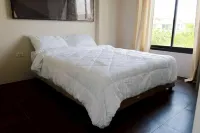 RQ Bangkok Sukhumvit 107 by Collection O - Bãi đậu xe