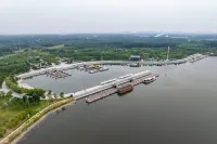 Jinjiang Hotel (Xianghe Jiqiren Xiaozhen)