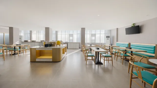 GreenTree Hotel (Haikou Qilou Old Street Wuzhishan Road) Отели рядом с достопримечательностью «Nanya Plaza»