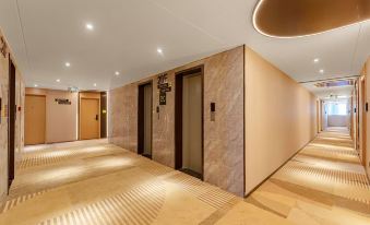 IU Hotel (Linyi Railway Station)