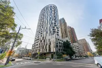 Mega Style Apartments Kings Domain Hotels near Benton's Finer Bathrooms