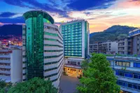 Vienna International Hotel (Wanzhou Gaosuntang Pedestrian Street Branch) Hôtels à : District de Wanzhou