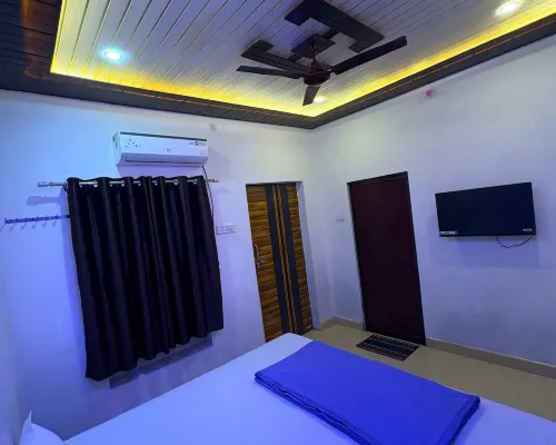 Sumedha Galaxy Inn Sarnath Hotels near Thai Temple