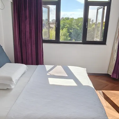 Yaya Homestay (Mingqinggong Light Rail Station)