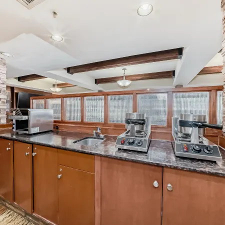 Canmore Inn & Suites