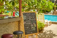 Welcome World Beachfront Resort Pattaya - Family Friendly - bar