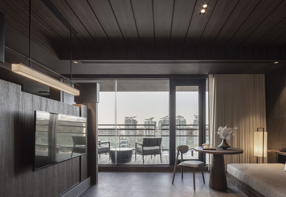 1. 윤 에스테이트 ..