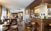 The Regency, Sure Hotel Collection by Best Western Hotel di Varedo