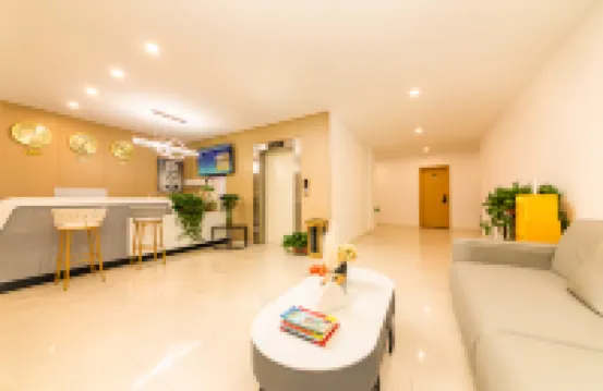 Qianxi Hotel (Kaifeng Wansui Mountain Wuxia City Henan University Minglun Campus)